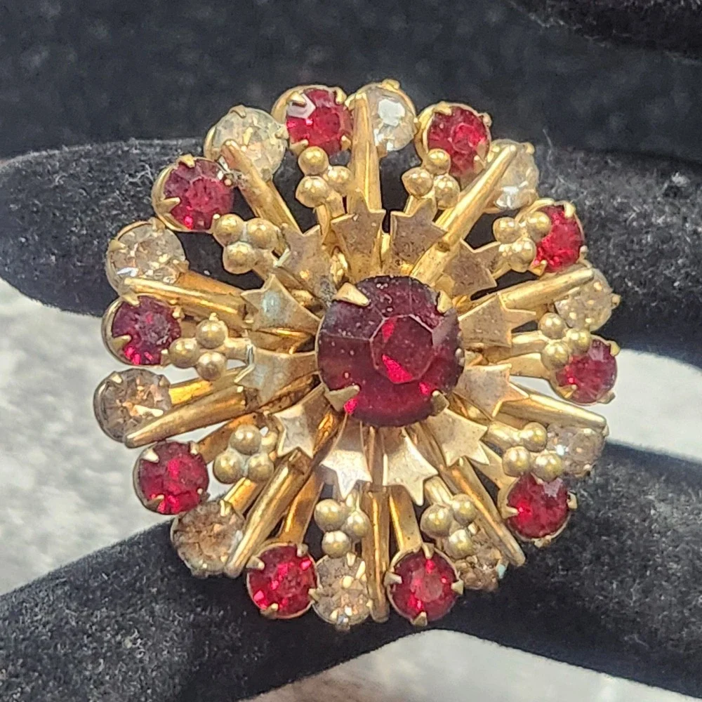 Vintage Gold Tone Ruby Red & Clear Rhinestone Sunburst Starburst Brooch Pin